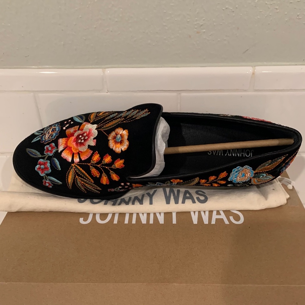 Johnny Was .NWT  In box." Bianca  Embroidered Smoking Loafer" sz 8.5. Price Firm